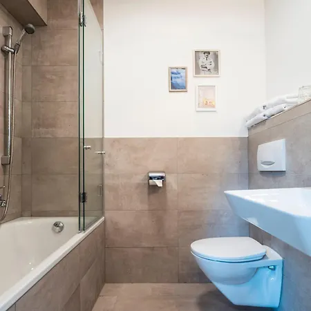 Kleines Huesli Der Krone